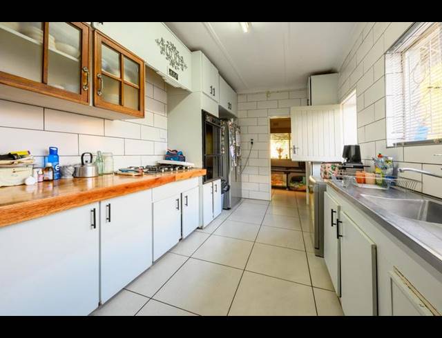 4 BEDROOM HOUSE FOR SALE IN VAN DER HOFF PARK